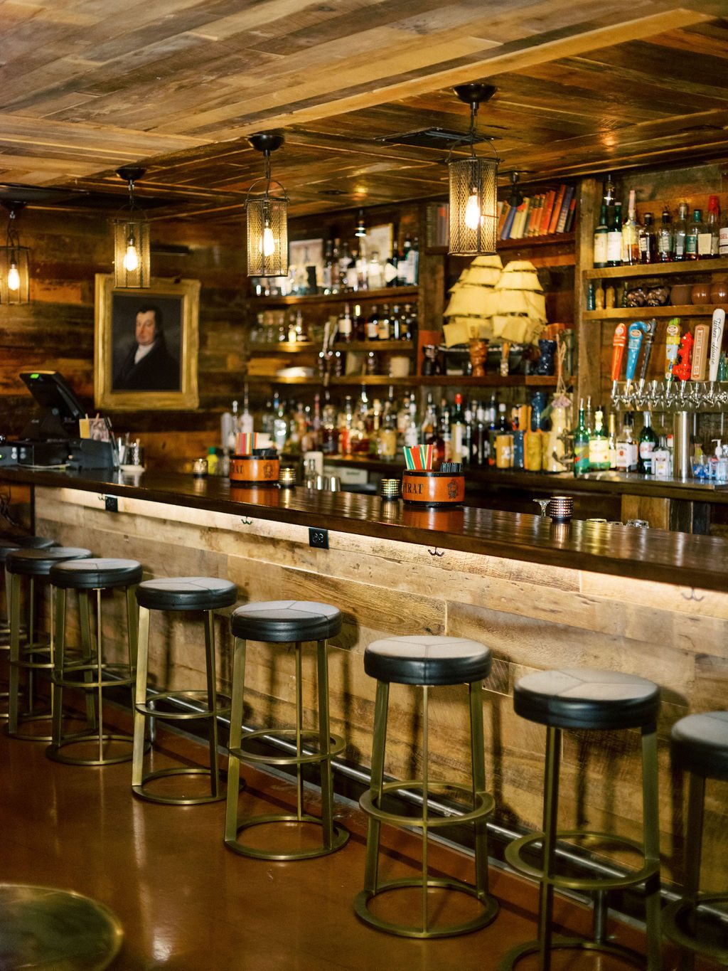 Hula's, restaurant