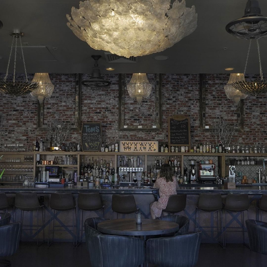 Living Room Wine Cafe & Lounge, restaurant